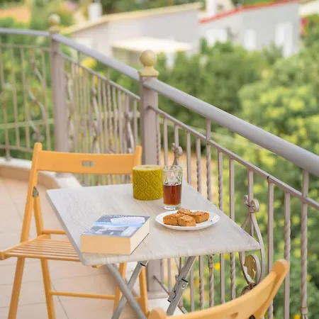 B Plagia Nisis Volios