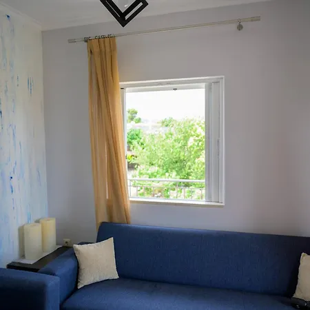 B Plagia * Nisis Volios