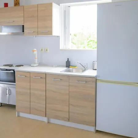 B Plagia Nisis Volios