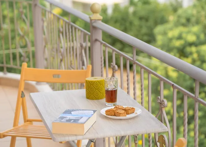 B Plagia Nisis Volios