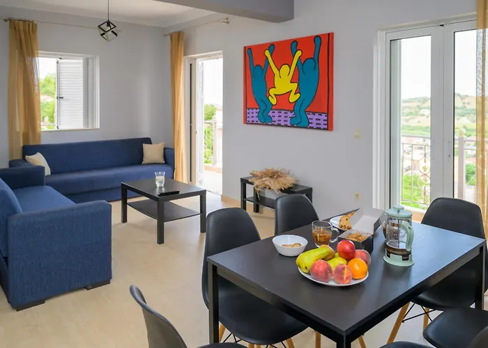 B Plagia * Nisis Volios